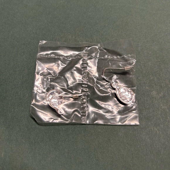 Avon Easter Egg Earrings - Picture 3 of 4